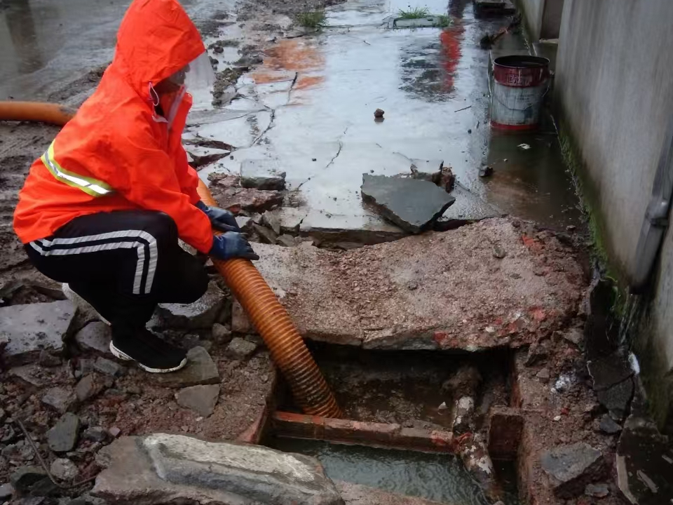 沙坡头专业清理污水池 炜誉市政以规范流程守护城市 “肠道”