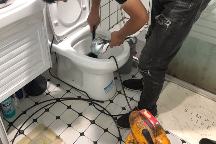 沙坡头马桶堵塞自己疏通还是找师傅?专业上门服务让你省时更省心